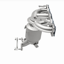 Load image into Gallery viewer, MagnaFlow Exhaust Products 5531775 California CARB Manifold Catalytic Converter for Select Hyundai Santa Fe Sport, Kia Sorento