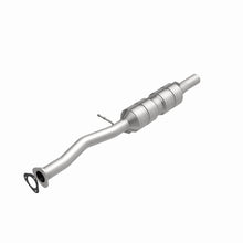 Load image into Gallery viewer, MagnaFlow Exhaust Products 55323 HM Grade Direct-Fit Catalytic Converter for Select Ford Excursion, Ford F-250 Super Duty, Ford F-350 Super Duty, Ford F-450 Super Duty, Ford F-550 Super Duty