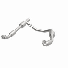 Load image into Gallery viewer, MagnaFlow Exhaust Products 5481439 California CARB Direct-Fit Catalytic Converter for Select Ford E-250, Ford E-350 Club Wagon, Ford E-350 Super Duty