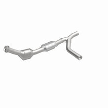 Load image into Gallery viewer, MagnaFlow Exhaust Products 447180 California CARB Direct-Fit Catalytic Converter for Select Ford E-150 Econoline, Ford E-150 Econoline Club Wagon, Ford E-250 Econoline