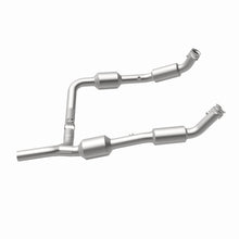 Load image into Gallery viewer, MagnaFlow Exhaust Products 5481640 California CARB Direct-Fit Catalytic Converter for Select Ford E-150, Ford E-250