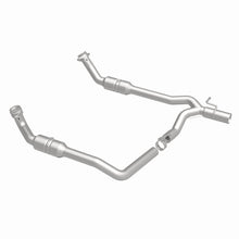 Load image into Gallery viewer, MagnaFlow Exhaust Products 52294 OEM Grade Direct-Fit Catalytic Converter for Select Ford E-150, Ford E-250, Ford E-350 Super Duty, Ford E-450 Super Duty