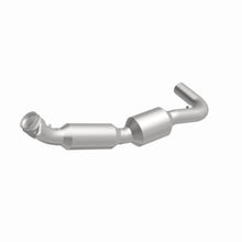 Load image into Gallery viewer, MagnaFlow Exhaust Products 5582311 California CARB Direct-Fit Catalytic Converter for Select Ford E-150, Ford E-250