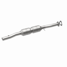 Load image into Gallery viewer, MagnaFlow Exhaust Products 55324 HM Grade Direct-Fit Catalytic Converter for Select Ford Excursion, Ford F-250 Super Duty, Ford F-350 Super Duty, Ford F-450 Super Duty, Ford F-550 Super Duty