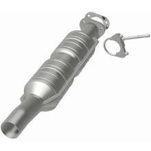 Load image into Gallery viewer, MagnaFlow Exhaust Products 52228 OEM Grade Direct-Fit Catalytic Converter for Select Ford E-350 Super Duty, Ford E-450 Super Duty, Ford F-250, Ford F-250 Super Duty, Ford F-350 Super Duty, Ford F-450 Super Duty, Ford F-550 Super Duty