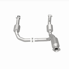 Load image into Gallery viewer, MagnaFlow Exhaust Products 280429 OEM Grade Direct-Fit Catalytic Converter for Select Chevrolet Express 2500, Chevrolet Express 3500, Chevrolet Express 4500, GMC Savana 2500, GMC Savana 3500, GMC Savana