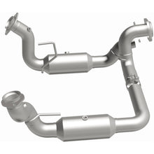 Load image into Gallery viewer, MagnaFlow Exhaust Products 280246 OEM Grade Direct-Fit Catalytic Converter for Select Ford F-250 Super Duty, Ford F-350 Super Duty