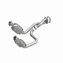 Load image into Gallery viewer, MagnaFlow Exhaust Products 49911 OEM Grade Direct-Fit Catalytic Converter for Select Ford F-250 Super Duty, Ford F-350 Super Duty, Ford F-450 Super Duty, Ford F-550 Super Duty