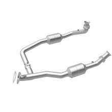 Load image into Gallery viewer, MagnaFlow Exhaust Products 4583378 California CARB Direct-Fit Catalytic Converter for Select Ford E-150, Ford E-150 Club Wagon, Ford E-250, Ford E-350 Club Wagon, Ford E-350 Super Duty