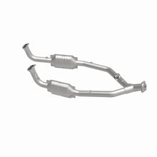 Load image into Gallery viewer, MagnaFlow Exhaust Products 4551028 California CARB Direct-Fit Catalytic Converter for Select Land Rover Discovery