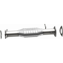 Load image into Gallery viewer, MagnaFlow Exhaust Products 93484 HM Grade Direct-Fit Catalytic Converter for Select Chevrolet S10, GMC Sonoma, Isuzu Hombre