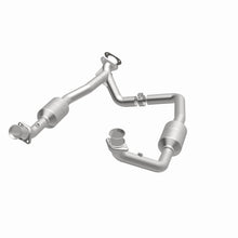 Load image into Gallery viewer, MagnaFlow Exhaust Products 4583378 California CARB Direct-Fit Catalytic Converter for Select Ford E-150, Ford E-150 Club Wagon, Ford E-250, Ford E-350 Club Wagon, Ford E-350 Super Duty