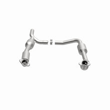 Load image into Gallery viewer, MagnaFlow Exhaust Products 5481640 California CARB Direct-Fit Catalytic Converter for Select Ford E-150, Ford E-250