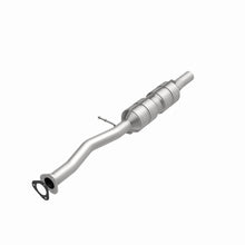 Load image into Gallery viewer, MagnaFlow Exhaust Products 55323 HM Grade Direct-Fit Catalytic Converter for Select Ford Excursion, Ford F-250 Super Duty, Ford F-350 Super Duty, Ford F-450 Super Duty, Ford F-550 Super Duty