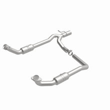 Load image into Gallery viewer, MagnaFlow Exhaust Products 5551294 California CARB Direct-Fit Catalytic Converter for Select Ford E-150, Ford E-250, Ford E-350 Super Duty