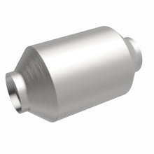 Load image into Gallery viewer, MagnaFlow Exhaust Products 5551206 California CARB Universal Catalytic Converter for Select Audi Q7, BMW 335i, BMW 335i xDrive, Buick Rainier, Chevrolet Avalanche, Chevrolet Equinox, Chevrolet Silverado 1500, Chevrolet Suburban 1500, Chevrolet Tahoe,