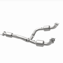Load image into Gallery viewer, MagnaFlow Exhaust Products 280505 OEM Grade Direct-Fit Catalytic Converter for Select Chevrolet Express 3500, Chevrolet Express 4500, GMC Savana 3500, GMC Savana