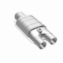 Load image into Gallery viewer, MagnaFlow Exhaust Products 99047HM HM Grade Universal Catalytic Converter for Select Chevrolet Express 1500, Chevrolet Express 2500, GMC Savana 1500, GMC Savana