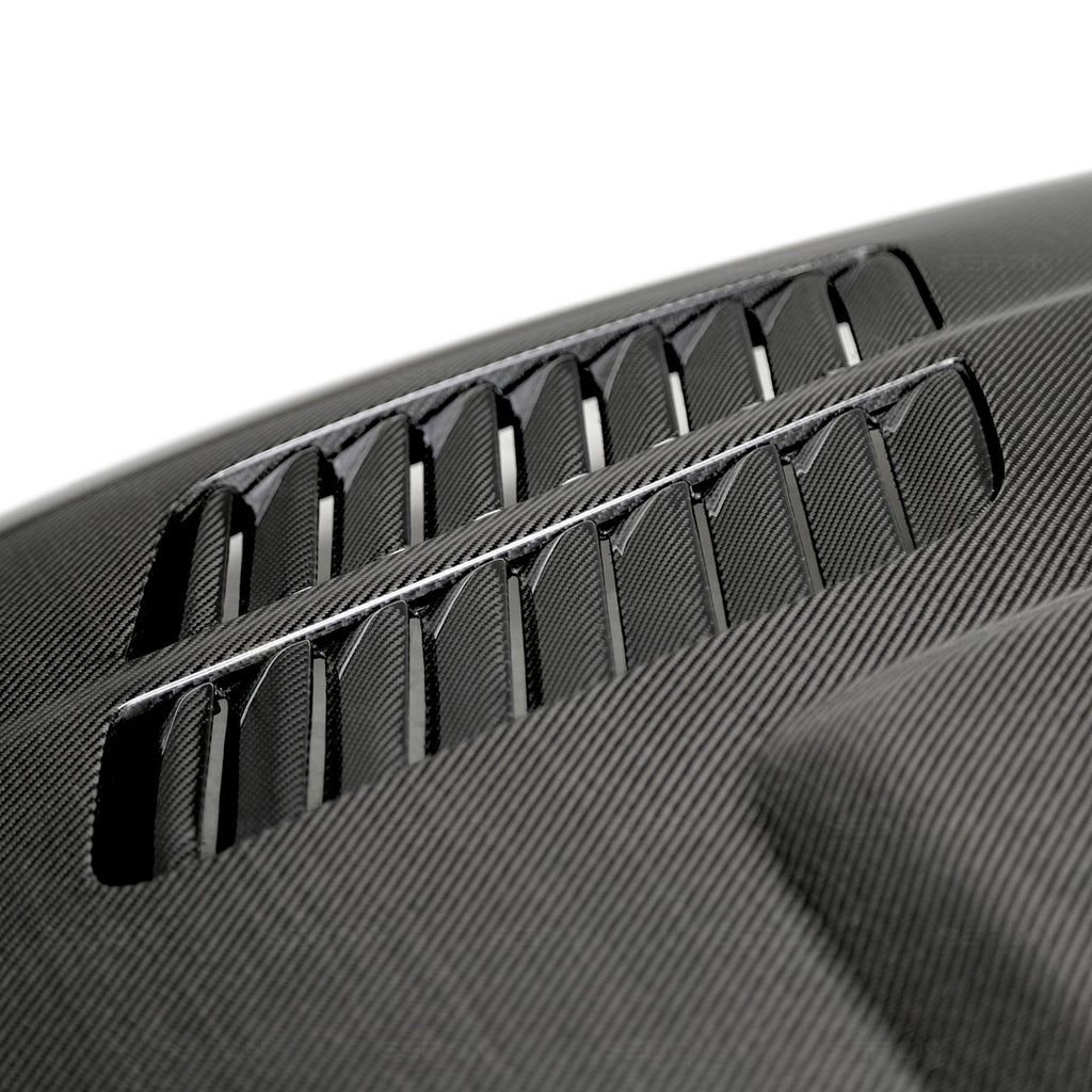 08-11-Bmw-1-Series-(E81E82)-2DrHb-Gtr-Style-Carbon-Fiber-Hood