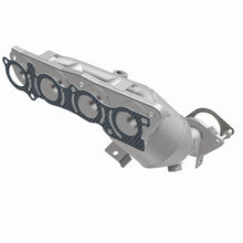Load image into Gallery viewer, MagnaFlow Exhaust Products 290031 OEM Grade Manifold Catalytic Converter for Select Nissan Kicks, Nissan Versa