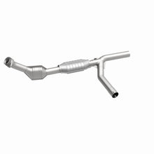 Load image into Gallery viewer, MagnaFlow Exhaust Products 447110 California CARB Direct-Fit Catalytic Converter for Select Ford E-150 Econoline, Ford E-150 Econoline Club Wagon