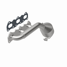 Load image into Gallery viewer, MagnaFlow Exhaust Products 49043 OEM Grade Manifold Catalytic Converter for Select Chevrolet Tracker, Suzuki Grand Vitara, Suzuki Vitara, Suzuki XL-7