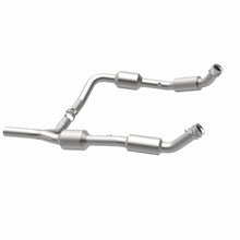 Load image into Gallery viewer, MagnaFlow Exhaust Products 5481640 California CARB Direct-Fit Catalytic Converter for Select Ford E-150, Ford E-250