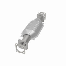 Load image into Gallery viewer, MagnaFlow Exhaust Products 3391657 California CARB Direct-Fit Catalytic Converter for Select Isuzu Pickup, Isuzu Rodeo, Isuzu Trooper