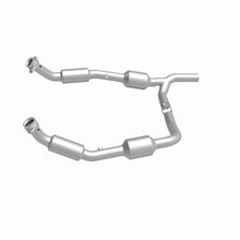 Load image into Gallery viewer, MagnaFlow Exhaust Products 5582640 California CARB Direct-Fit Catalytic Converter for Select Ford E-150, Ford E-250