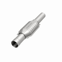 Load image into Gallery viewer, MagnaFlow Exhaust Products 3391473 California CARB Direct-Fit Catalytic Converter for Select Chevrolet C1500, Chevrolet C2500, Chevrolet C2500 Suburban, Chevrolet C3500, Chevrolet K2500, Chevrolet K2500 Suburban, Chevrolet K3500, Chevrolet R2500