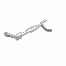Load image into Gallery viewer, MagnaFlow Exhaust Products 49426 OEM Grade Direct-Fit Catalytic Converter for Select Ford E-150, Ford E-150 Club Wagon, Ford E-150 Econoline, Ford E-150 Econoline Club Wagon, Ford E-250, Ford E-250 Econoline