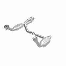 Load image into Gallery viewer, MagnaFlow Exhaust Products 51097 OEM Grade Direct-Fit Catalytic Converter for Select Cadillac Escalade, Chevrolet Avalanche 1500, Chevrolet Silverado 1500, Chevrolet Silverado Classic, Chevrolet Silverado 2500, Chevrolet Suburban 1500, Chevrolet Tahoe,