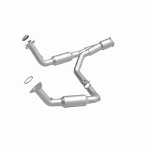 Load image into Gallery viewer, MagnaFlow Exhaust Products 5451650 California CARB Direct-Fit Catalytic Converter for Select Buick Rainier, Chevrolet Trailblazer, GMC Envoy