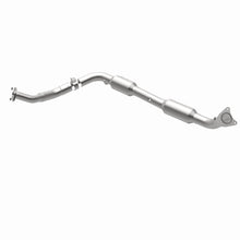 Load image into Gallery viewer, MagnaFlow Exhaust Products 5582571 California CARB Direct-Fit Catalytic Converter for Select Toyota Tundra