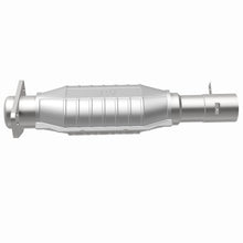 Load image into Gallery viewer, MagnaFlow Exhaust Products 93486 Standard Grade Direct-Fit Catalytic Converter for Select Chevrolet S10, Chevrolet S10 Blazer, GMC Jimmy, GMC S15, GMC S15 Jimmy, GMC Sonoma, GMC Syclone, GMC Typhoon, Oldsmobile Bravada