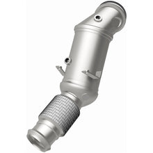 Load image into Gallery viewer, MagnaFlow Exhaust Products 280543 OEM Grade Direct-Fit Catalytic Converter for Select BMW 230i, BMW 230i xDrive, BMW 330i, BMW 330i GT xDrive, BMW 330i xDrive, BMW 430i, BMW 430i Gran Coupe, BMW 430i xDrive, BMW 430i xDrive Gran Coupe, BMW 530e, BMW 530e