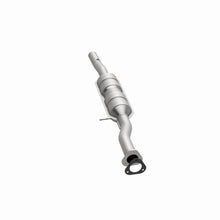 Load image into Gallery viewer, MagnaFlow Exhaust Products 55324 HM Grade Direct-Fit Catalytic Converter for Select Ford Excursion, Ford F-250 Super Duty, Ford F-350 Super Duty, Ford F-450 Super Duty, Ford F-550 Super Duty
