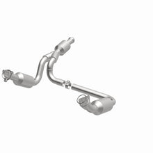 Load image into Gallery viewer, MagnaFlow Exhaust Products 5582578 California CARB Direct-Fit Catalytic Converter for Select Chevrolet Avalanche, Chevrolet Silverado 1500, Chevrolet Suburban 1500, Chevrolet Tahoe, GMC Sierra 1500, GMC Yukon, GMC Yukon XL