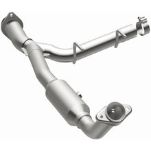 Load image into Gallery viewer, MagnaFlow Exhaust Products 4651411 California CARB Direct-Fit Catalytic Converter for Select Ford Expedition
