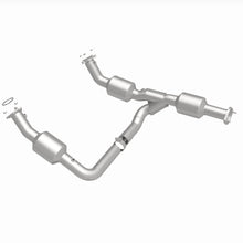 Load image into Gallery viewer, MagnaFlow Exhaust Products 280210 OEM Grade Direct-Fit Catalytic Converter for Select Chevrolet Express 2500, Chevrolet Express 3500, GMC Savana 2500, GMC Savana