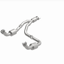 Load image into Gallery viewer, MagnaFlow Exhaust Products 280505 OEM Grade Direct-Fit Catalytic Converter for Select Chevrolet Express 3500, Chevrolet Express 4500, GMC Savana 3500, GMC Savana