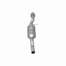 Load image into Gallery viewer, MagnaFlow Exhaust Products 55324 HM Grade Direct-Fit Catalytic Converter for Select Ford Excursion, Ford F-250 Super Duty, Ford F-350 Super Duty, Ford F-450 Super Duty, Ford F-550 Super Duty