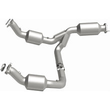 Load image into Gallery viewer, MagnaFlow Exhaust Products 280429 OEM Grade Direct-Fit Catalytic Converter for Select Chevrolet Express 2500, Chevrolet Express 3500, Chevrolet Express 4500, GMC Savana 2500, GMC Savana 3500, GMC Savana