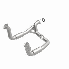 Load image into Gallery viewer, MagnaFlow Exhaust Products 5551297 California CARB Direct-Fit Catalytic Converter for Select Ford F-250 Super Duty, Ford F-350 Super Duty