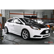 Load image into Gallery viewer, 12-13-Ford-Focus-Rs-Style-Carbon-Fiber-Hood