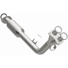 Load image into Gallery viewer, MagnaFlow Exhaust Products 4481912 California CARB Direct-Fit Catalytic Converter for Select Toyota 4Runner