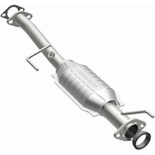 Load image into Gallery viewer, MagnaFlow Exhaust Products 22626 HM Grade Direct-Fit Catalytic Converter for Select Chevrolet Tracker, Geo Tracker, Suzuki Sidekick, Suzuki X-90
