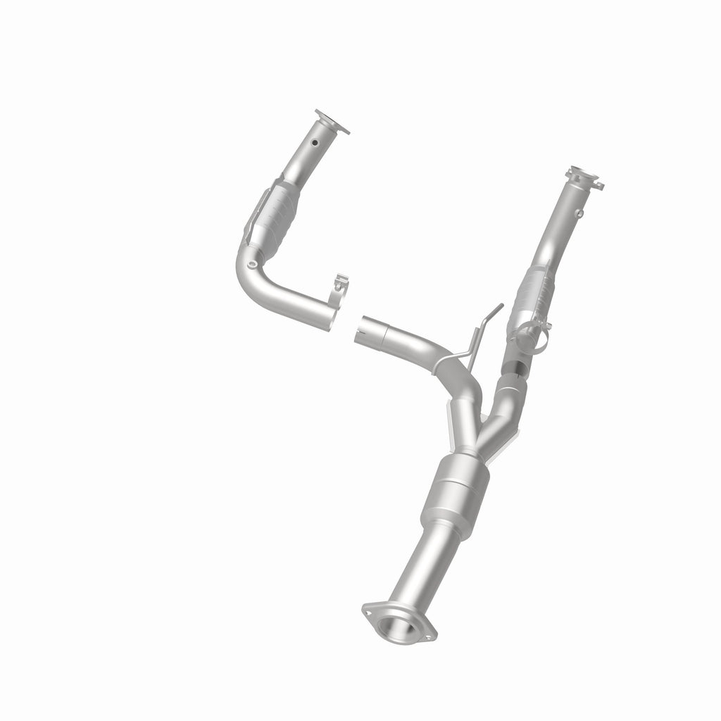 MagnaFlow Exhaust Products 51812 OEM Grade Direct-Fit Catalytic Converter for Select Chevrolet Silverado HD, Chevrolet Silverado HD, GMC Sierra HD, GMC Sierra HD