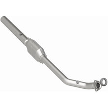 Load image into Gallery viewer, MagnaFlow Exhaust Products 93613 HM Grade Direct-Fit Catalytic Converter for Select Chevrolet Express 1500, Chevrolet Express 2500, Chevrolet Express 3500, Chevrolet G30, GMC G3500, GMC Savana 1500, GMC Savana 2500, GMC Savana