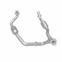 Load image into Gallery viewer, MagnaFlow Exhaust Products 4583378 California CARB Direct-Fit Catalytic Converter for Select Ford E-150, Ford E-150 Club Wagon, Ford E-250, Ford E-350 Club Wagon, Ford E-350 Super Duty